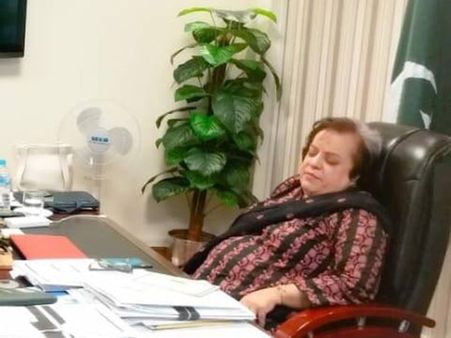 ஒரு குட்டி தூக்கம் போட்டது தப்பாய்யா...!