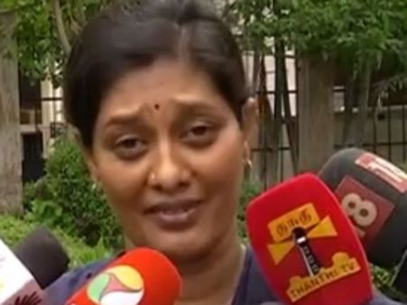 நானும் அபிராமியும் ஒன்றா? பிரஸ் மீட்டில் கண்ணீருடன் மல்லுக்கட்டிய நிலானி!