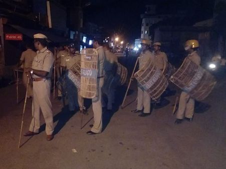 144 தடை உத்தரவிற்கு பிறகும் மோதல்.. செங்கோட்டை விநாயகர் சிலை ஊர்வலத்தில் பதற்றம்