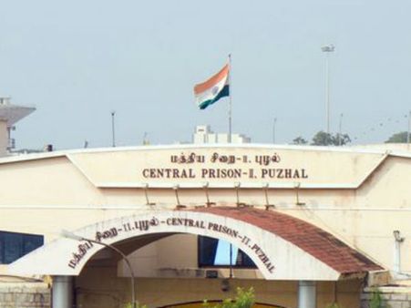 புழல் சிறையில் கைதிகள் சொகுசு வாழ்க்கை.. தமிழக சிறைகளின் கண்காணிப்பாளர்கள் அதிரடி இடமாற்றம்!