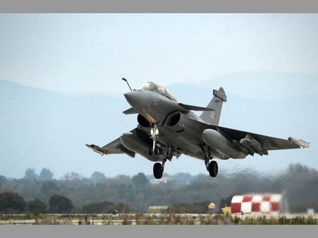 ரபேல் ஒப்பந்தத்தில் காங்கிரசுக்கு ஏன் இவ்வளவு அக்கறை? பாஜக சொல்லும் பகீர் காரணம்