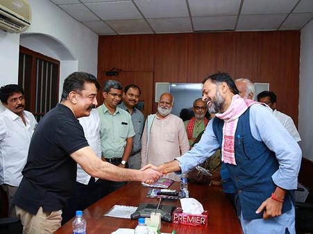 என் விடுதலைக்காக பேசியதற்கு நன்றி.. கமலை நேரில் சந்தித்த யோகேந்திர யாதவ்!