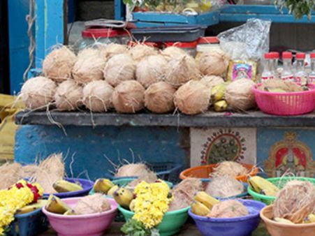 தமிழக கோவில்களில் பூ, பழம் விற்க அனுமதி கிடையாது.. இந்து அறநிலையத்துறை அதிரடி