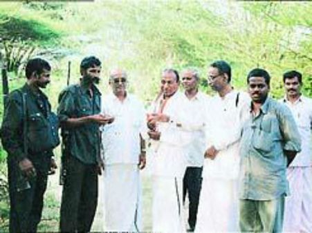 மின்னல் மாதிரி வந்த வீரப்பன்.. பத்தே நிமிடம்தான்... மறக்க முடியாத ஜூலை 30, 2000!