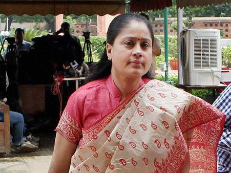 பிரச்சார பீரங்கியாக விஜயசாந்தியா.. உள்ளூர் காங்கிரசார் புகைச்சல்