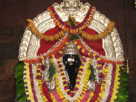 விநாயகர் சதுர்த்தி 2018: பிள்ளையாருக்கு அருகம்புல் சாற்றி சிதறுகாய் போடுவது ஏன் தெரியுமா?