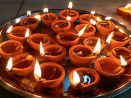 மஹா பரணி: பித்ருக்கள் நற்கதி அடையவும் நீண்ட ஆயுள் பெறவும் யமதீபம் ஏற்றுங்கள்!