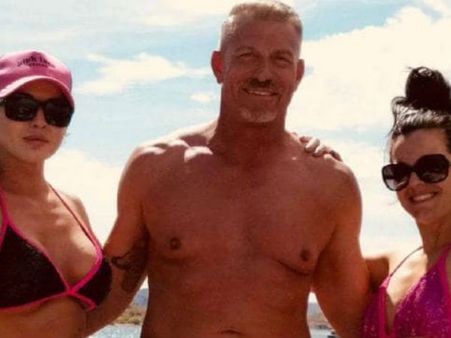 தோழியும் வேணும்.. அவரோட அப்பாவும் வேணும்.. அமெரிக்காவில் ஒரு மூன்று முடிச்சு!