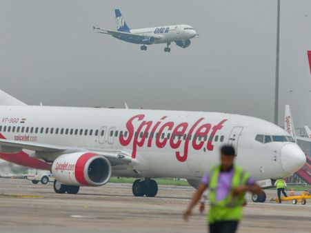 ஏழைகளுக்கு எட்டாமல் போகிறதா விமான பயணம்? இம்மாதம் முதல் கட்டண உயர்வு