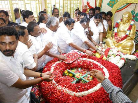 தேவர் ஜெயந்தி, குருபூஜை.. முதல்வர், துணை முதல்வர் பசும்பொன்னில் அஞ்சலி