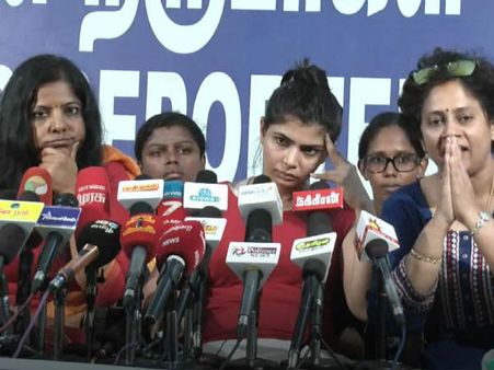 பேட்டியின்போது சூடான சின்மயி.. விளக்கம் தர மறுத்த லீனா.. பிரஸ் மீட்டில் சலசலப்பு