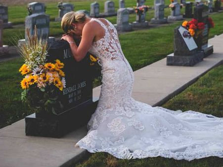 காலையில் எழுந்து.. மணப்பெண் கோலத்தில்.. கல்லறையில் அழுது புரண்டு.. காதல் உணர்வுபூர்வமானது!