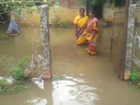 மதுரையில் வரலாறு காணாத தொடர் மழை.. கண்மாய்கள் உடைந்தன.. வீடுகளுக்குள் வெள்ளம் புகுந்தது