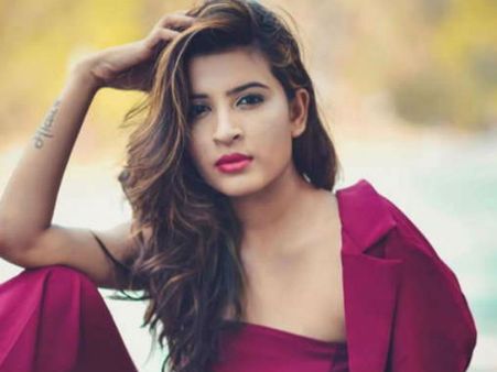 உடை மாற்றும் அறையில் கேமரா.. ஆசைக்கு இணங்க மறுத்ததால் ஆத்திரம்.. மாடல் அழகியின் கொலையில் பரபர தகவல்