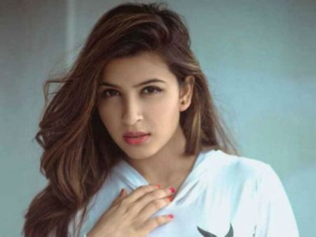 முகநூலில் அறிமுகமான நடிகை கொலை.. உடலை சூட்கேசில் அடைத்து புதரில் வீசிய கல்லூரி மாணவர் கைது!