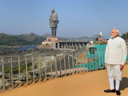 ஆச்சரியம், ஆனால் உண்மை.. ஆர்எஸ்எஸ்சை தேச துரோக இயக்கம் என்று தடை செய்த பட்டேலுக்கு பாஜக அரசு சிலை!