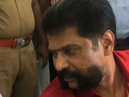 அதிகாலையில் கைதான நக்கீரன் கோபால்.. 5 மணி நேர விசாரணைக்குப் பின் கோர்ட்டில் ஆஜர்