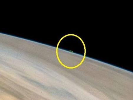 வியாழனுக்கு அருகில் மிதக்கும் பச்சை நிற மர்ம பொருள்.. ஏலியன் விமானமா?.. நாசாவின் திக் போட்டோ!