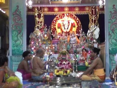 திருச்சியில் களைகட்டிய நவராத்திரி விழா.. கோவில்களில் சிறப்பு வழிபாடு.. பக்தர்கள் பங்கேற்பு!