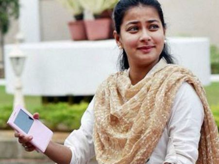 பிரதமர் நாட்டுக்கு புதிதாக வந்த ஒரு டெங்கு கொசு..மருந்தை அடித்து வெளியேற்றுங்கள்.. காங்கிரஸ் எம்எல்ஏ