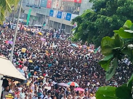 ரணிலுக்கே எங்கள் ஆதரவு... ராஜபக்சேவுக்கு எதிராக கொழும்பில் போராட்டம் நடத்திய யூஎன்பி!