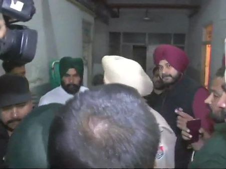 பஞ்சாப் ரயில் கோர விபத்து: பலி எண்ணிக்கை 61-ஆக உயர்வு