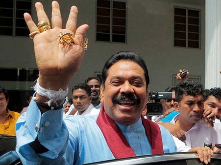 சபாநாயகர் எதிர்ப்பையும் மீறி இலங்கை பிரதமராக பொறுப்பேற்றார் ராஜபக்சே!