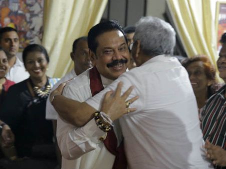 இலங்கையில் அரசியல் மாற்றம் ஏற்பட்டதற்கு முழு காரணமும் இவர்கள்தானாம்! #SriLanka