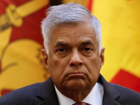 ரணில் பாதுகாப்பாளர்கள் 1008லிருந்து 10 ஆக குறைப்பு.. பிரதமர் அலுவலகத்தில் கரண்ட், தண்ணீரும் கட்!