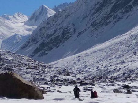 ஒரு ஆறு அப்படியே உறைஞ்சு போச்சு!