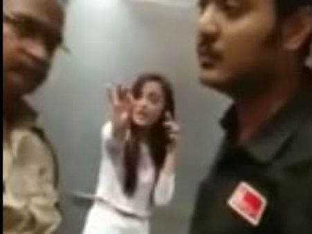 ஃபுல் போதை.. ஆடைகளை கழற்றி போலீசாருடன் ரகளை செய்த மும்பை அழகி