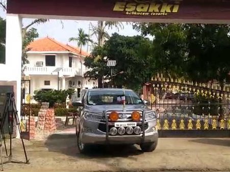 மினி கூவத்தூராக மாறிய குற்றாலம்.. களை கட்டுகிறது.. தினகரனும் வர்றாராம்!