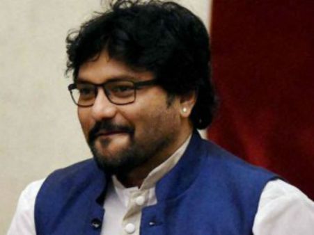 செல்ல நாயை ரயிலில் அழைத்துச் சென்ற மத்திய அமைச்சர்.. காரணத்தைக் கேட்டா ரூம் போட்டு சிரிப்பீங்க!