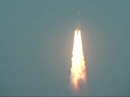 வெற்றிகரமாக விண்ணில் ஏவப்பட்டது ஜிசாட் 29 செயற்கைக்கோள்.. சாதனை படைத்த இஸ்ரோ!