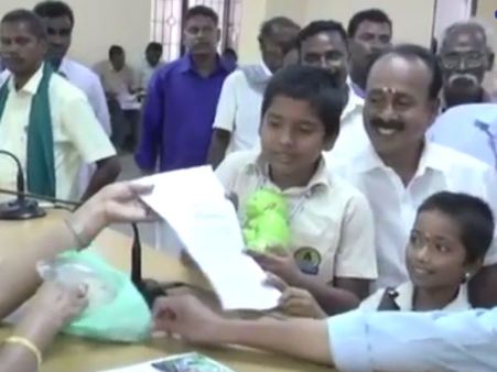 கஜா புயல்.. அரியலூர் சிறுவன் நிறைநெஞ்சனும், அவன் தங்கையும் செய்த நெகிழ்ச்சியான செயல்!