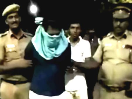 கொள்ளை அடித்து விட்டு காரில் ரிட்டர்ன் ஆன மணிகண்டன்.. வளைத்து பிடித்த போலீஸ்!