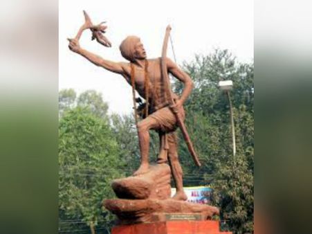 பிரிட்டிஷாரை ஓடவிட்ட இளைஞன்.. கொரில்லா படையை வைத்து செய்த சூர சாகசம்.. யார் இந்த பிர்ஸா முண்டா!