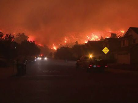 கலிபோர்னியாவை கலங்கடிக்கும் காட்டுத்தீ... 9 பேர் பலி, ஆபத்தில் ஆயிரக்கணக்கானோர்!