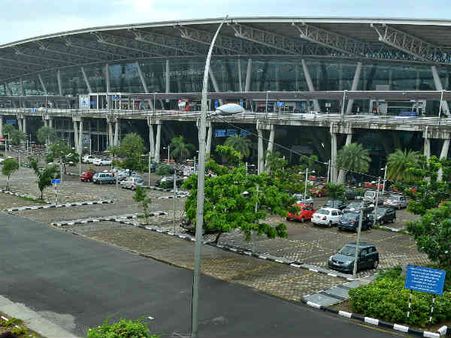 திரும்பவும் சர்ச்சையில் சிக்கிய சென்னை விமான நிலைய மேற்கூரை.. இடிஞ்சு விழலை.. ஆனா...!