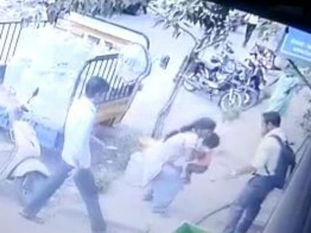 2ஆவது மாடி பால்கனியில் வேடிக்கை பார்த்த பரத்!.. அதன் பின்னர் நடந்தது என்ன தெரியுமா?