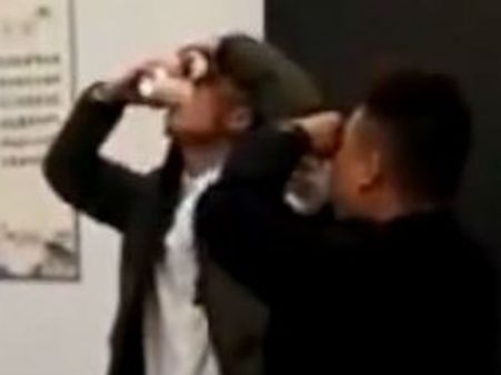 வெட்கம், மானம், ரோஷத்தை விட்டாதான் இங்க வேலை பார்க்க முடியும்!