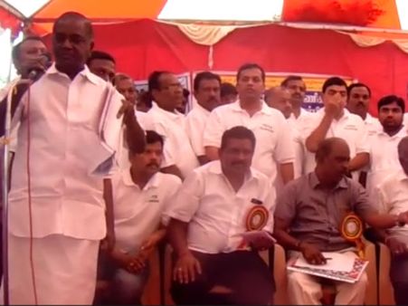 பட்டாசு புகை டெங்கு கொசுக்களுக்குப் பகை - சிவகாசி தொழிலாளர்களின் குரல் உச்சநீதிமன்றத்தை எட்டுமா?