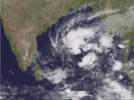 கடலூர் - பாம்பனிடையே கரையை கடக்கும் 'கஜா'... திசை மாறியது புயல்