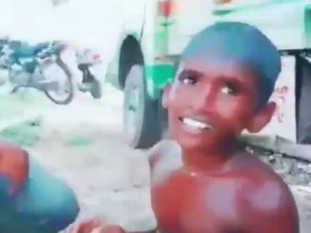 நீச்சலடித்து ஓடி வந்த சிறுவன்.. எதற்காக தெரியுமா.. பதற வைக்கும் டெல்டா காட்சி