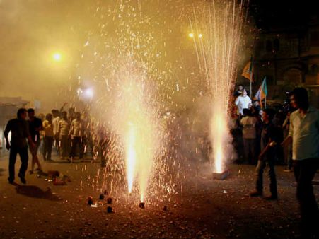 தீபாவளி பண்டிகை: தன திரயோதசி தொடங்கி யம துவிதியை வரை என்னென்ன பூஜைகள்