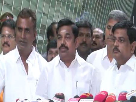 கல்வியும் இலவசமாக கொடுக்கிறோம்.. அதற்காக படிக்காமல் இருந்துவிட முடியுமா?- முதல்வர் எடப்பாடி கேள்வி