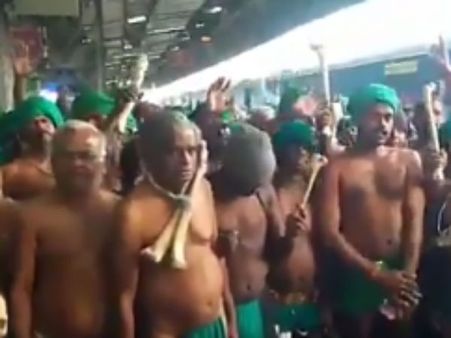 டெல்லியில் விவசாயிகள் பிரம்மாண்ட போராட்டம்.. திடீரென்று ரயில் மறியல் செய்த தமிழக விவசாயிகள்!
