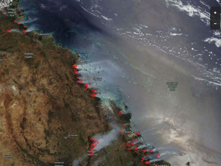 ஆஸ்திரேலியாவில் ஒரு பக்கம் அடாத மழை... மறுபக்கம் அடங்காத காட்டு தீ