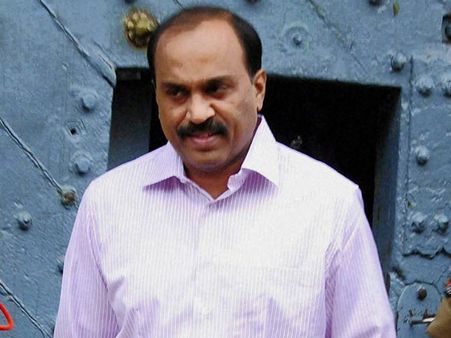 முன்னாள் அமைச்சர் ஜனார்த்தன ரெட்டி தலைமறைவு... 3 மாநிலங்களில் தேடுதல் வேட்டை!