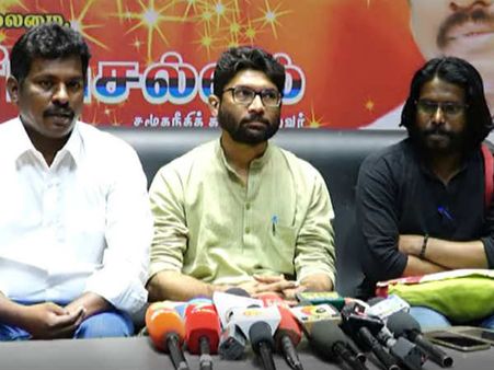 சர்கார் பற்றி பேச முடிகிறது.. ராஜலட்சுமி பற்றி பேச நேரமில்லை.. அதிமுகவை தாக்கிய ஜிக்னேஷ் மேவானி